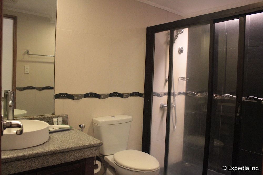 Subic Grand Seas Resort Deluxe Double Room, 1 Queen Bed 7