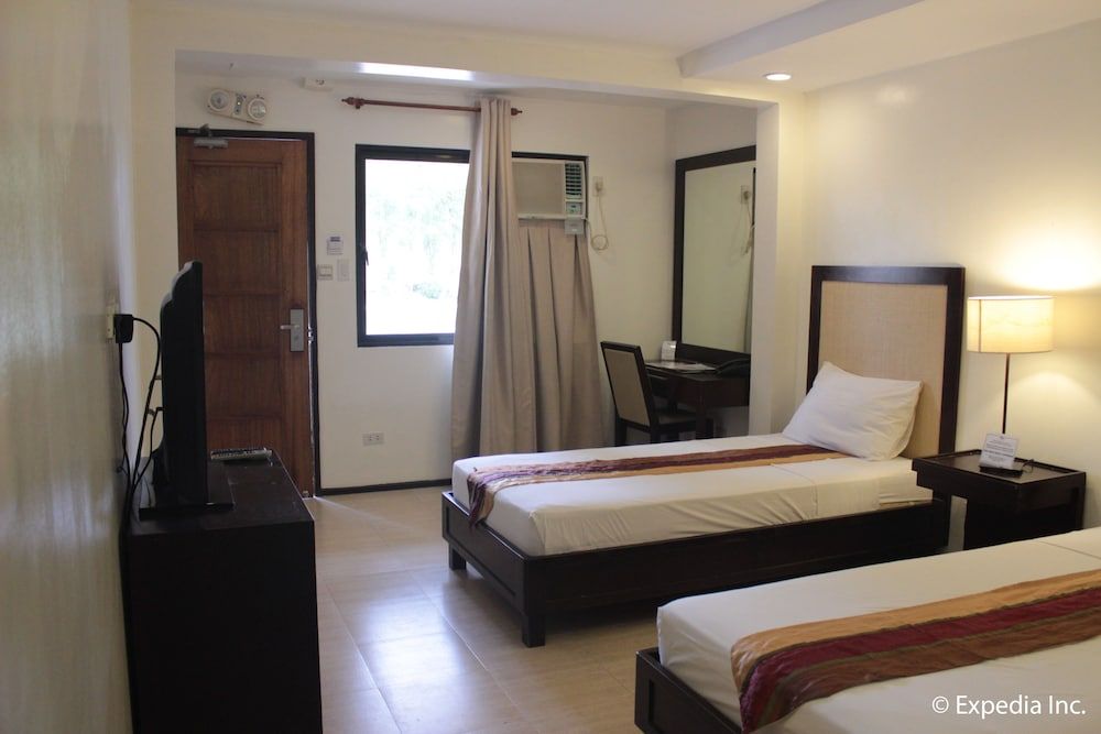 Subic Grand Seas Resort Deluxe Twin Room