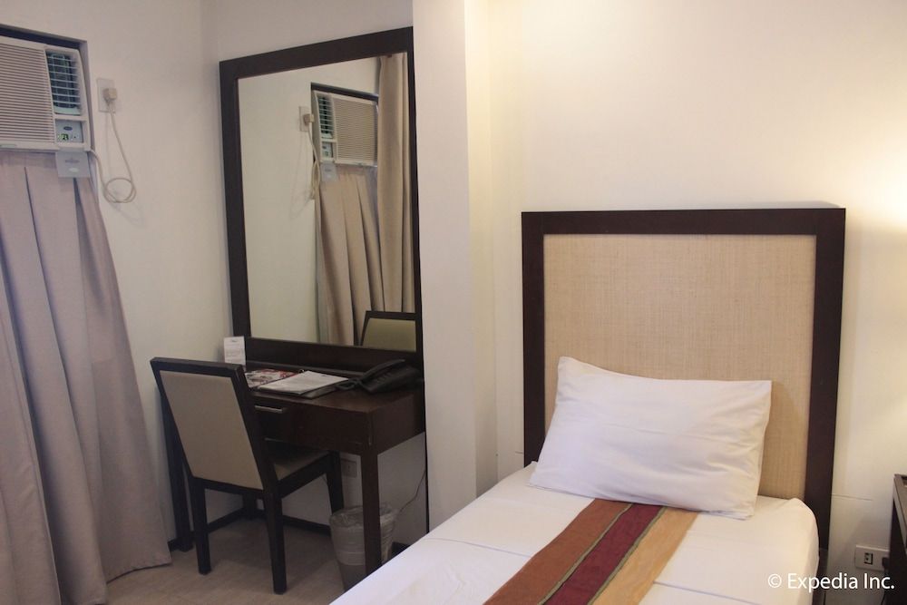 Subic Grand Seas Resort Deluxe Twin Room 4
