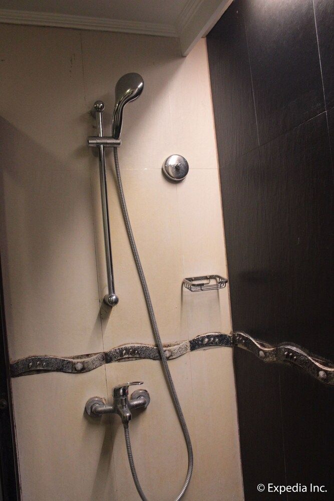 Subic Grand Seas Resort Deluxe Double Room, 1 Queen Bed 6