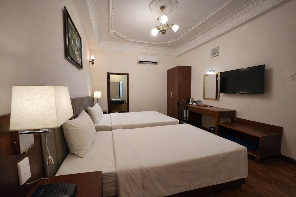 Bon Ami Hotel - Thien Xuan Hotel Superior Triple Room (No Window) 2