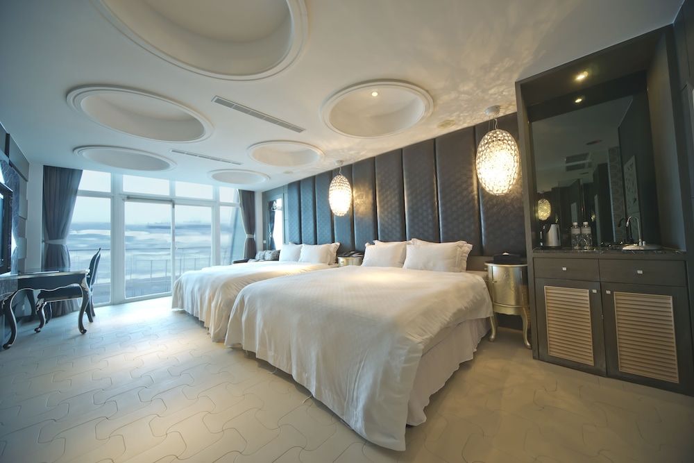 Deluxe Room, Multiple Beds, Beach View