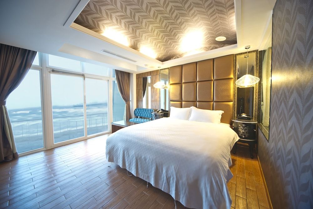 undefined White House Beach Hotspring Resort 2