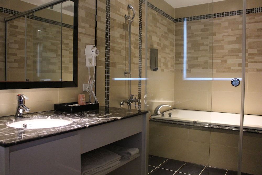 White House Beach Hotspring Resort Standard Room, 2 Twin Beds, Mountain View 6