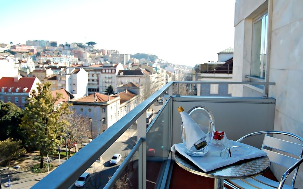 Lisbon City Hotel Superior Double or Twin Room, Balcony (and Refrigerator) 5