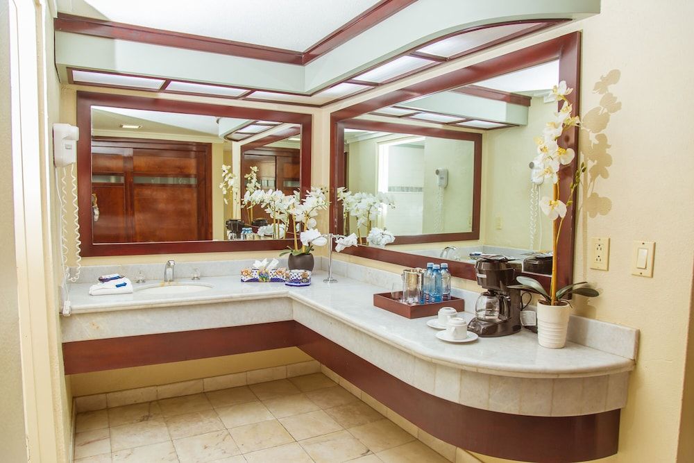 Estero Beach Hotel & Resort Deluxe Room (Palenque) 6