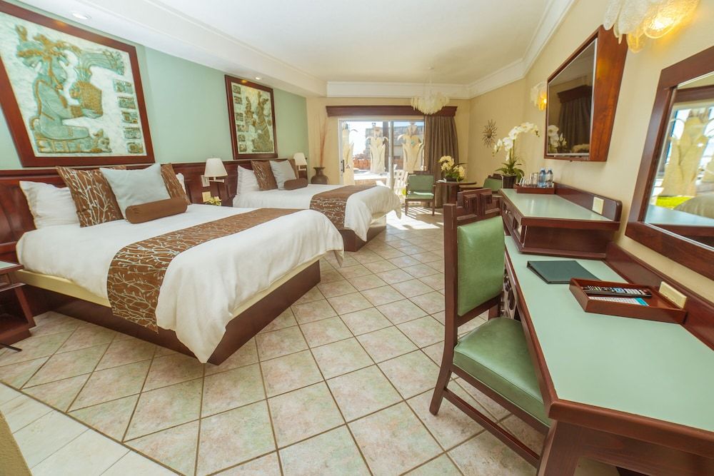 Estero Beach Hotel & Resort Deluxe Room (Palenque) 2