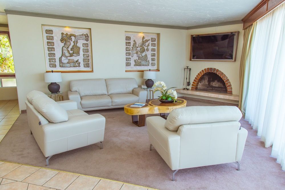 Estero Beach Hotel & Resort Presidential Suite (Uxmal) 9