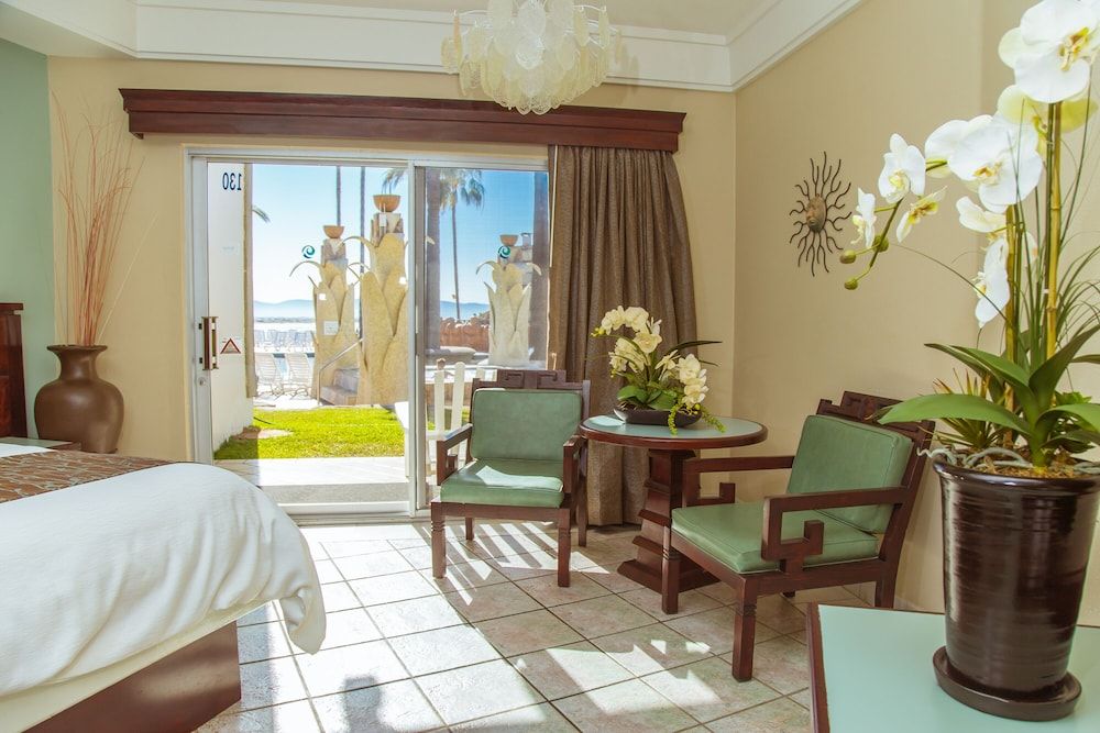 Estero Beach Hotel & Resort Deluxe Room (Palenque) 7