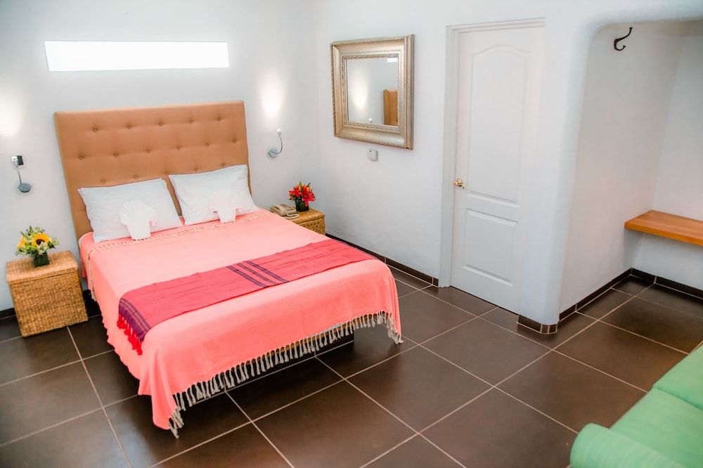 Standard Room, 1 Queen Bed