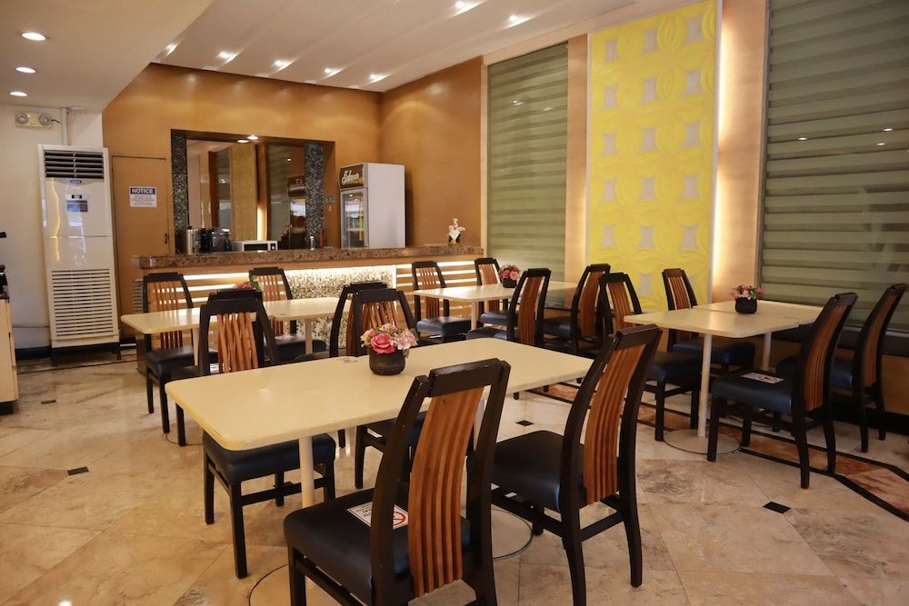 undefined Palm Hotel Manila 9