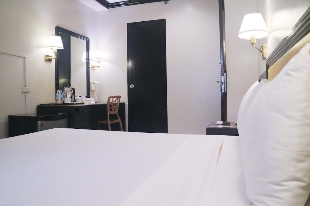 undefined Palm Hotel Manila 8