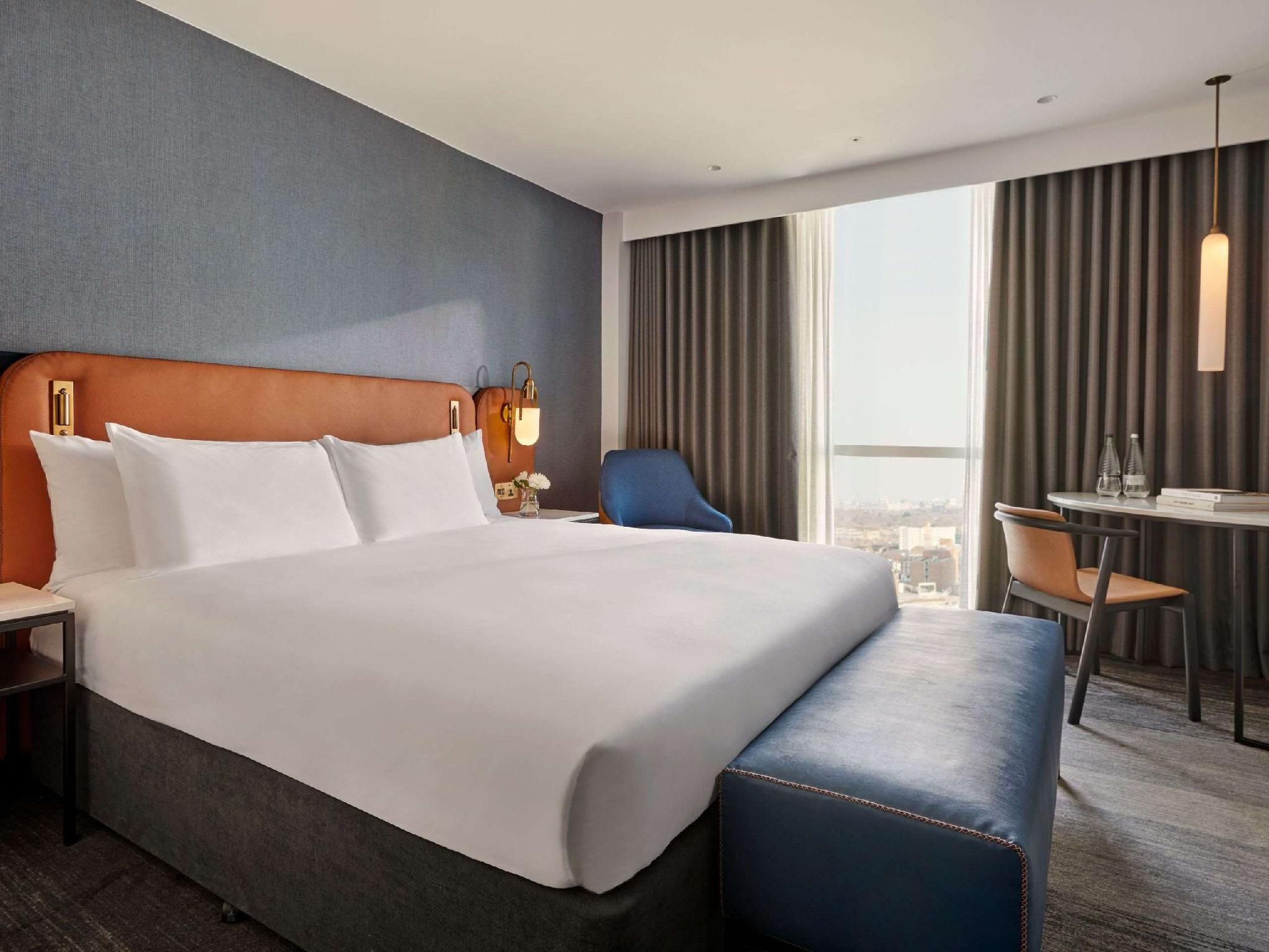 1 King Bed