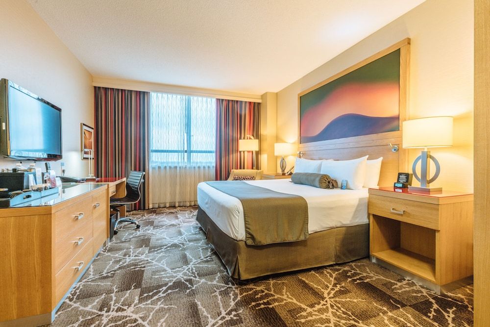 1 King Bed (Hotel Tower- Sky Bridge to Casino)