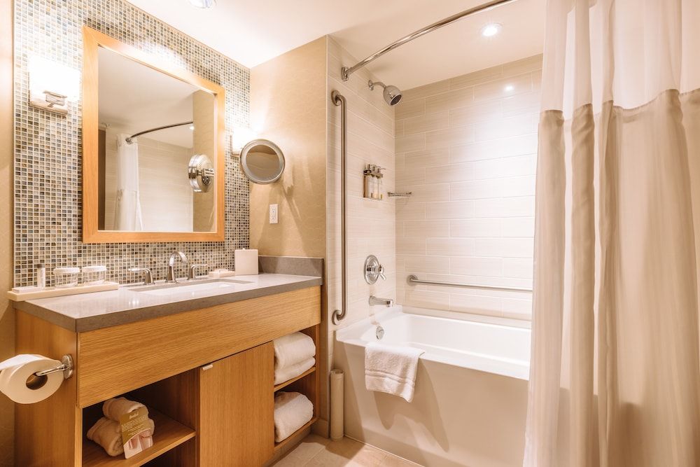 1 Bedroom Marina View Suite (Casino Tower)