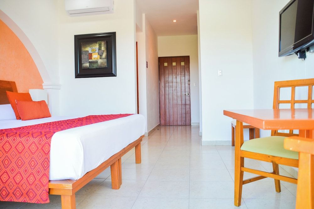 Casa Melissa - Near Yucatek Divers Standard Room, 1 Bedroom, Partial Ocean View 7