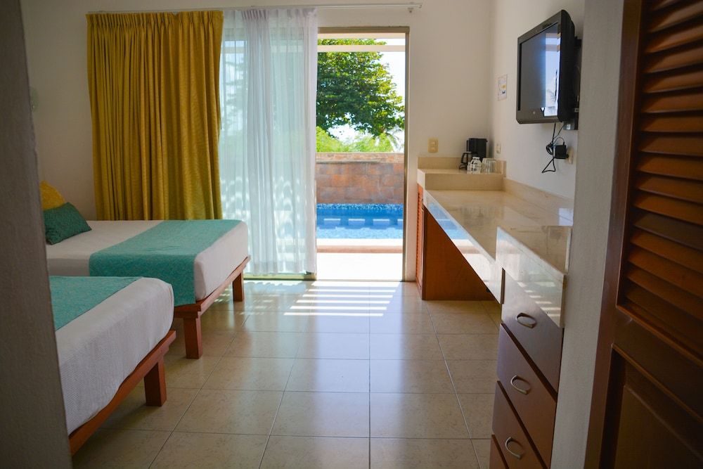 Casa Melissa - Near Yucatek Divers Standard Room, 1 Bedroom, Ocean View, Oceanfront 3