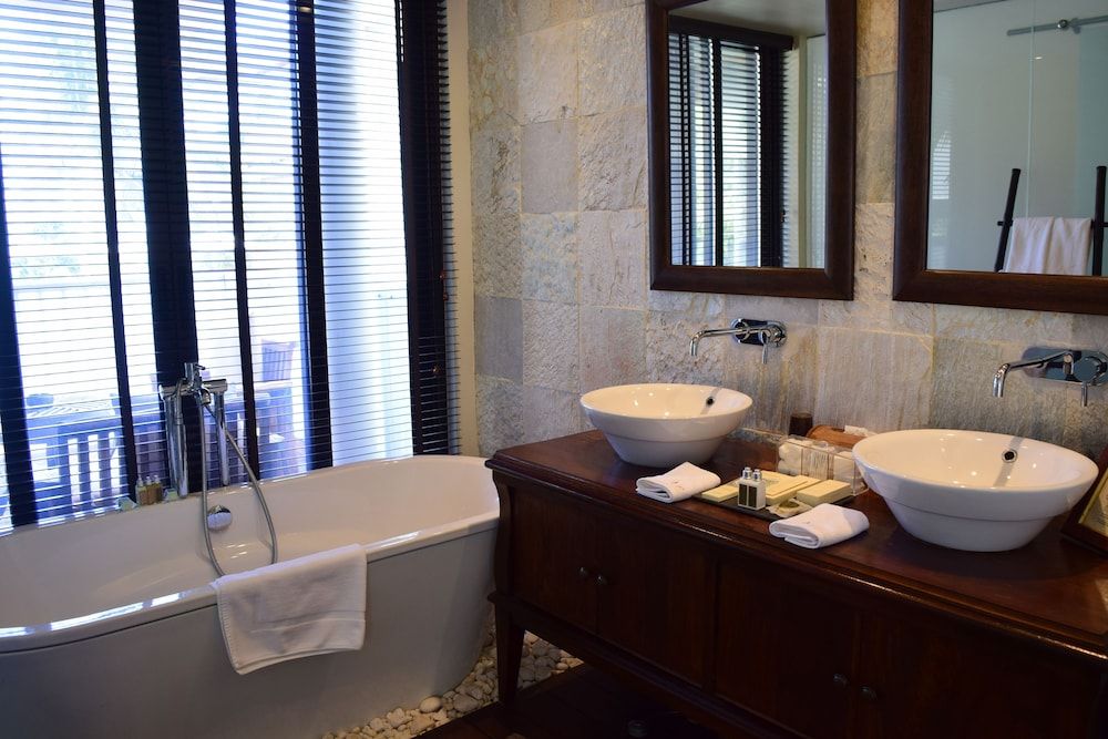 undefined Dhevatara Beach Hotel 10