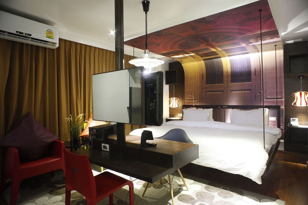 The Color Kata Double Budget Room 7