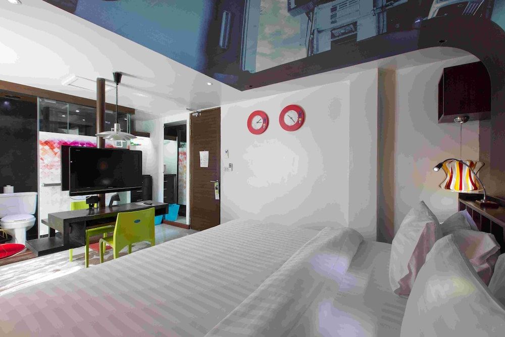 The Color Kata Double Budget Room 6