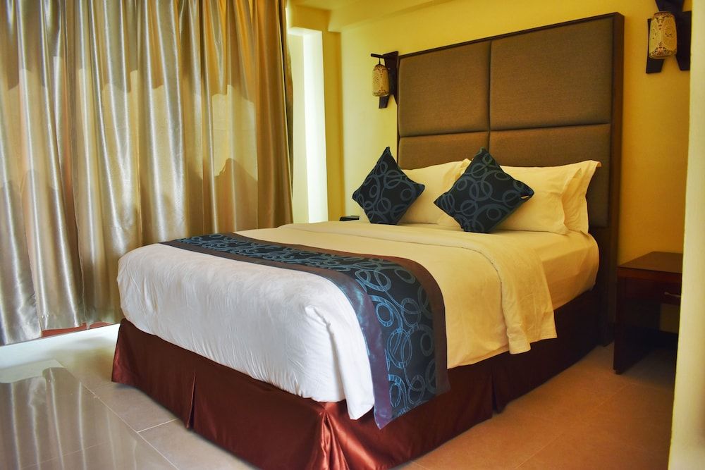 undefined Golden Phoenix Hotel Boracay 4