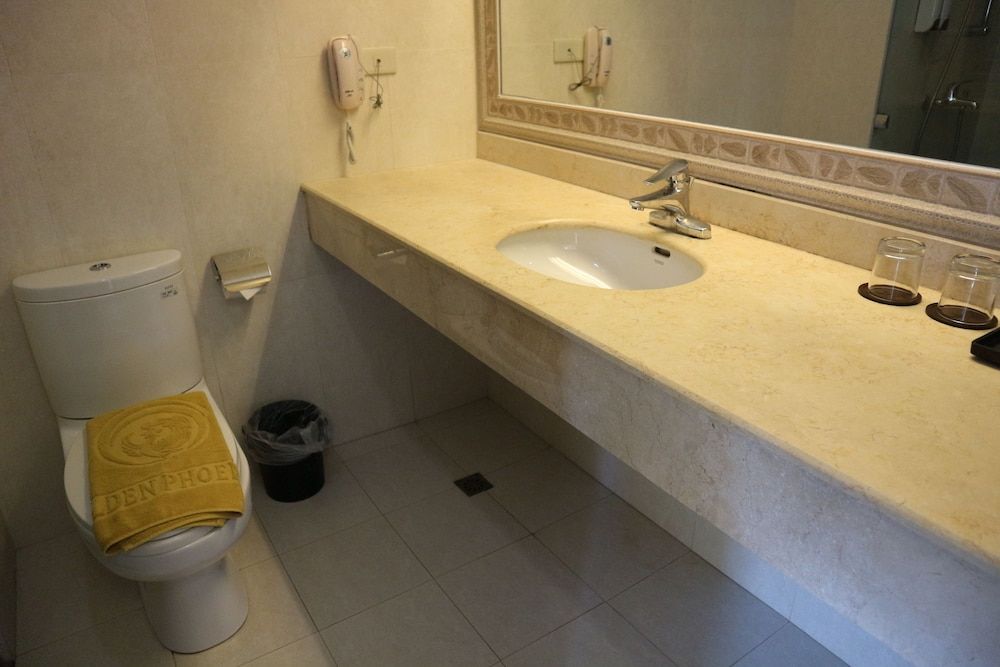 Golden Phoenix Hotel Boracay Deluxe Twin Room 5