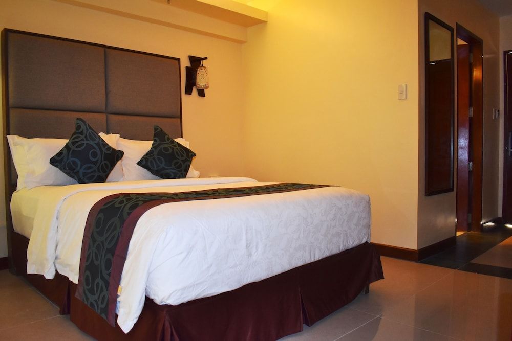 Golden Phoenix Hotel Boracay Deluxe Room Queen