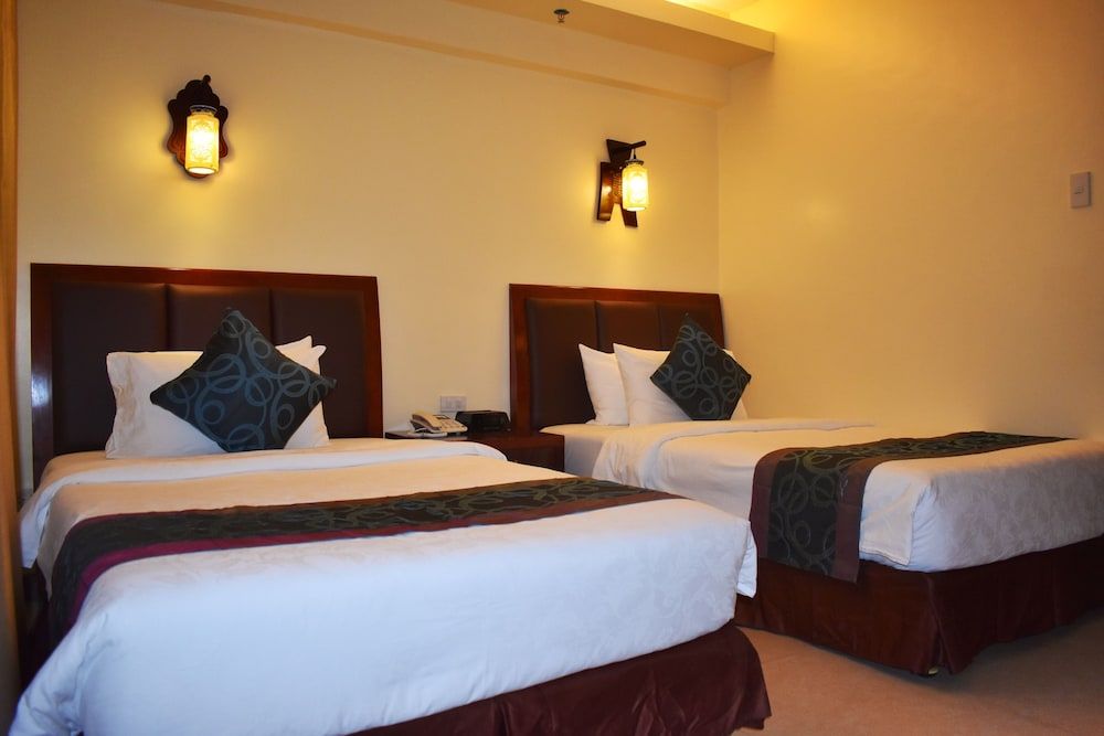 Golden Phoenix Hotel Boracay Deluxe Twin Room 2