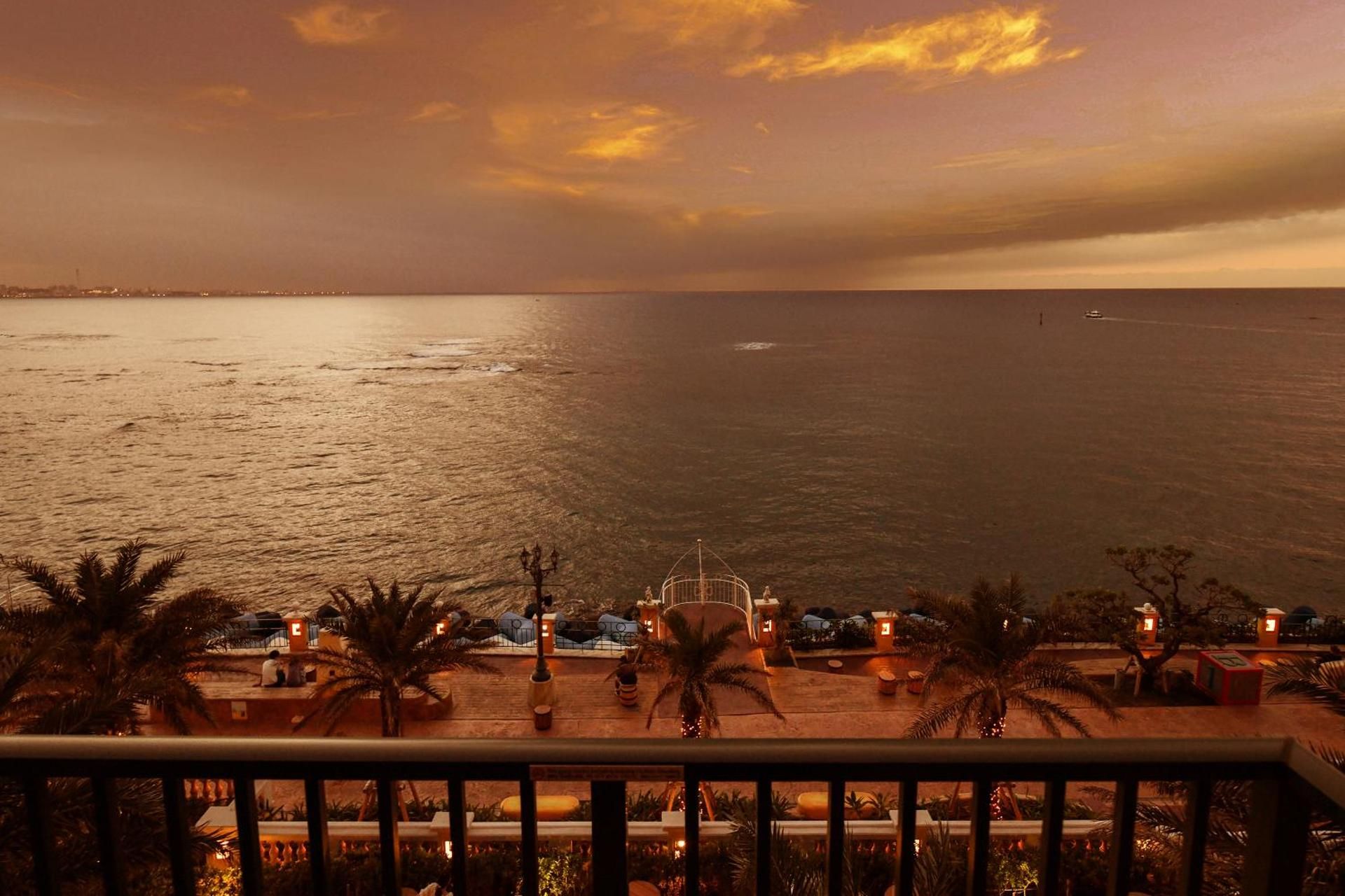 Deluxe Ocean Front Room - Annex Building