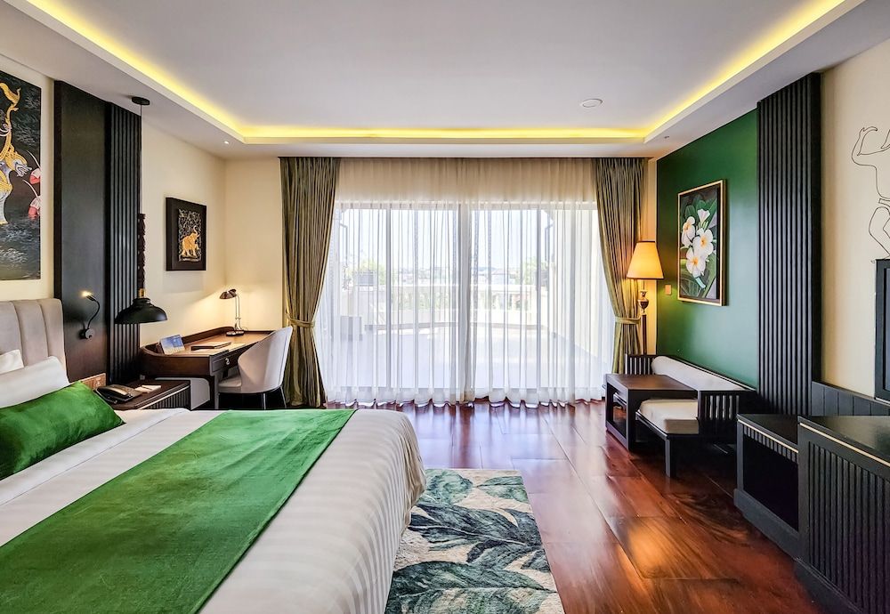 Junior Suite (Free One Time Sunset Cocktail Set)