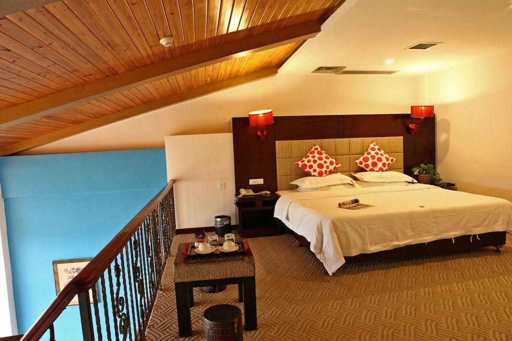 Deluxe Suite, 1 King Bed, River View