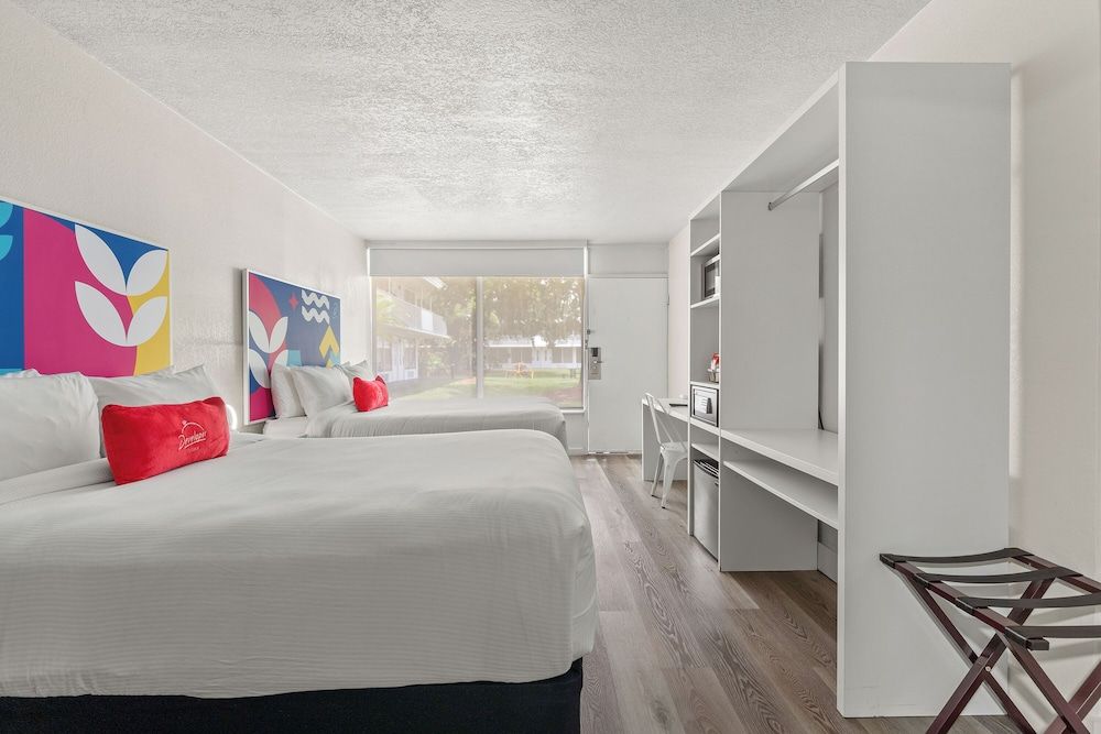 Room, 2 Queen Beds, Non Smoking, City View