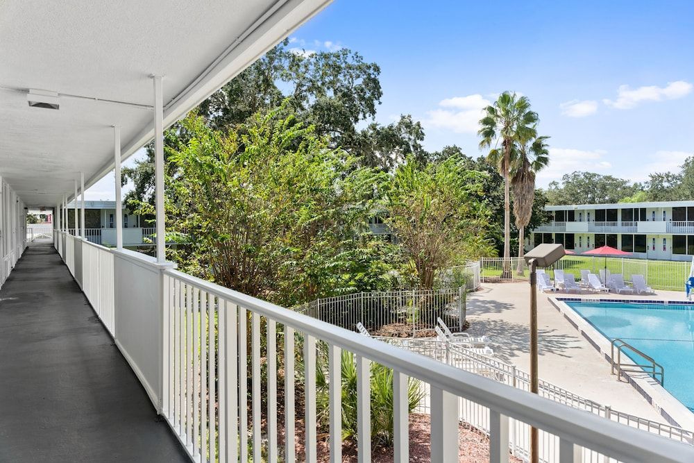 Baymont by Wyndham Orlando Lake Buena Vista South Room, 1 King Bed, Non Smoking, City View 4