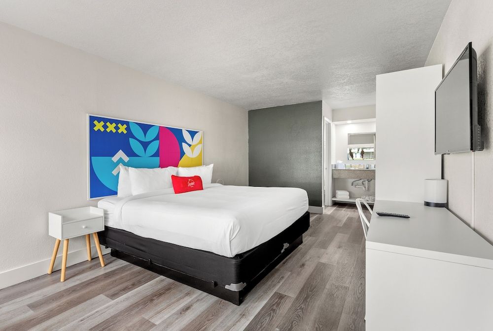 Baymont by Wyndham Orlando Lake Buena Vista South Room, 1 King Bed, Non Smoking, City View 2