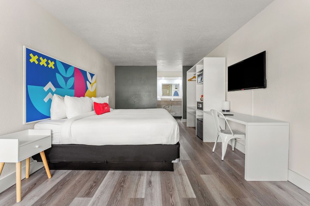 Baymont by Wyndham Orlando Lake Buena Vista South Room, 1 King Bed, Non Smoking, City View