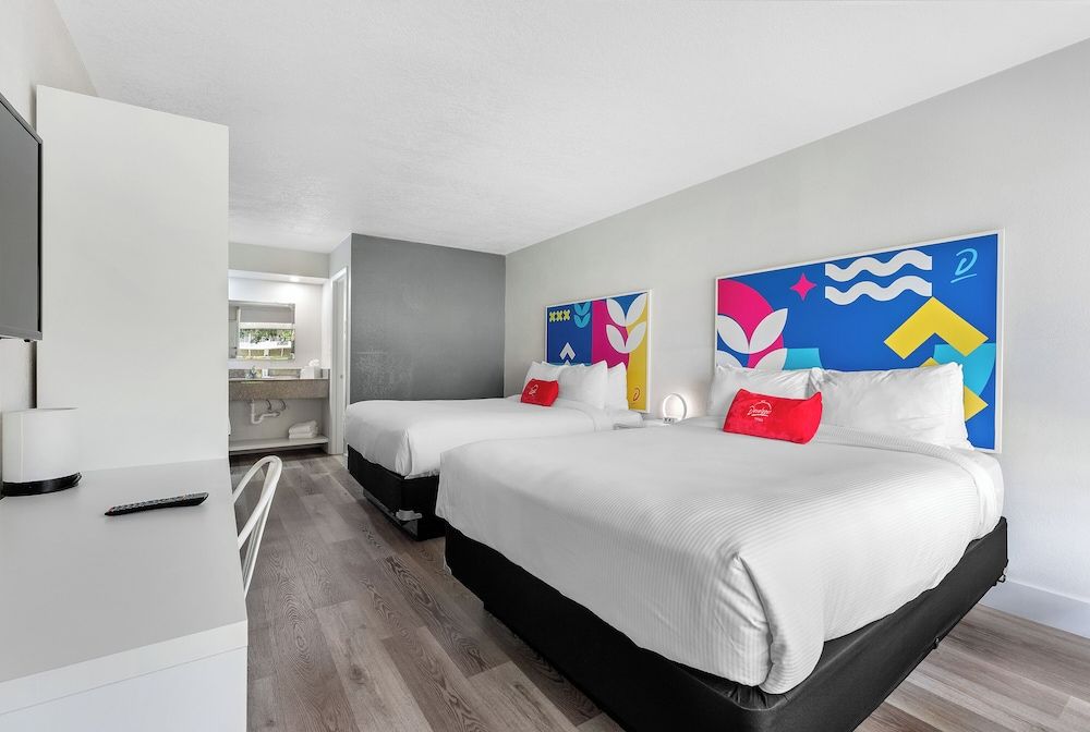 Room, 2 Queen Beds, Non Smoking, City View