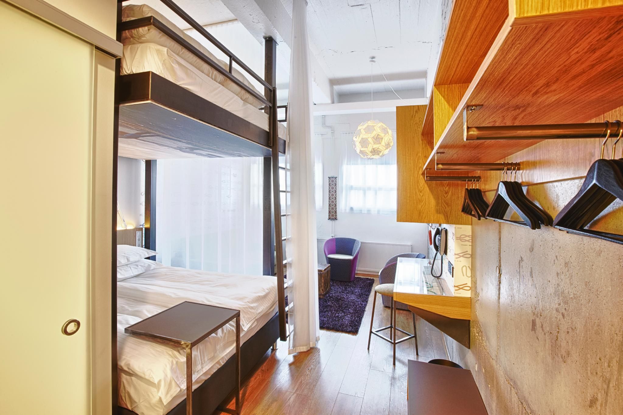 G - STUDIO 6 Room