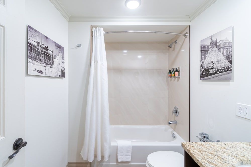 Spokane Club Deluxe Room, 1 King Bed 4