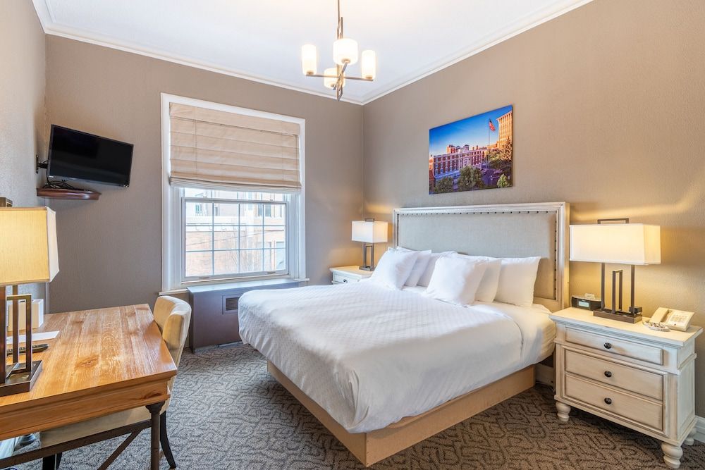 Spokane Club Deluxe Room, 1 King Bed 2