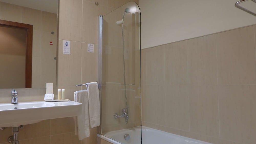 undefined Golden Tulip Braga Hotel & Spa 10