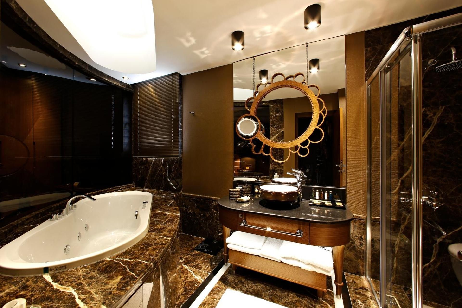 Deluxe King Suite