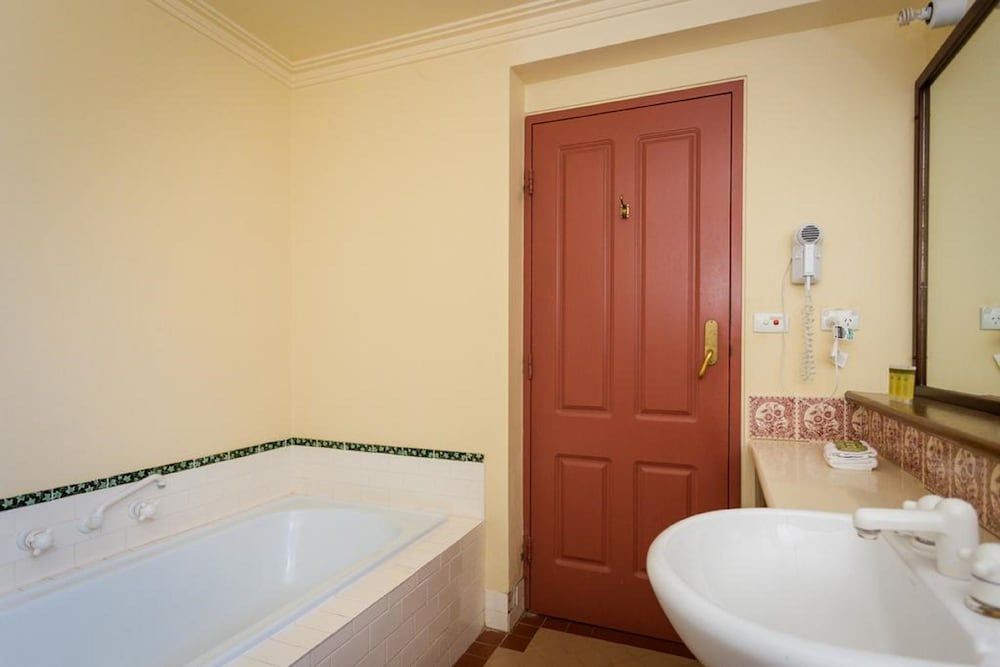 La Maison Boutique Deluxe King Room 6