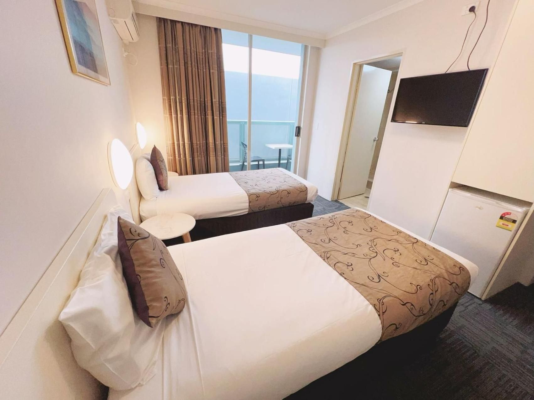 Carlton Lygon Lodge Twin Suite 5