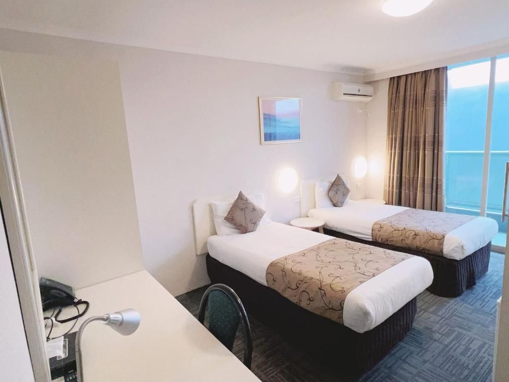 Carlton Lygon Lodge Twin Suite 4