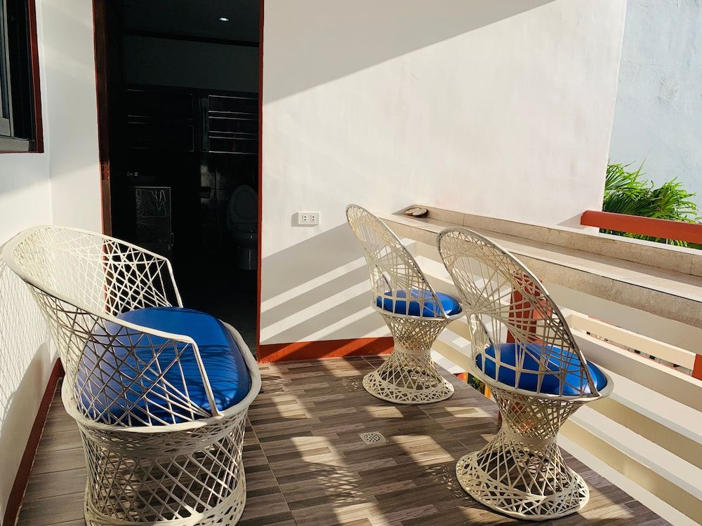 BADLADZ Beach and Dive Resort Luxury Condo, 1 King Bed, Ocean View, Poolside 4