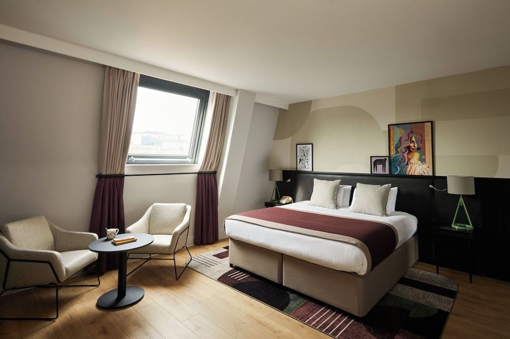 Premium Room, 1 King Bed (Spr Kng,Refurbished, Stckd Minifridge)