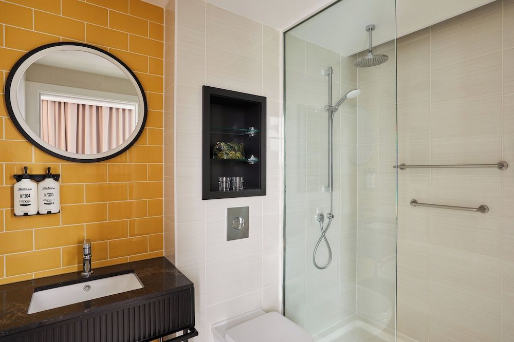 Standard Room, 1 King Bed, Balcony (Refurbished)