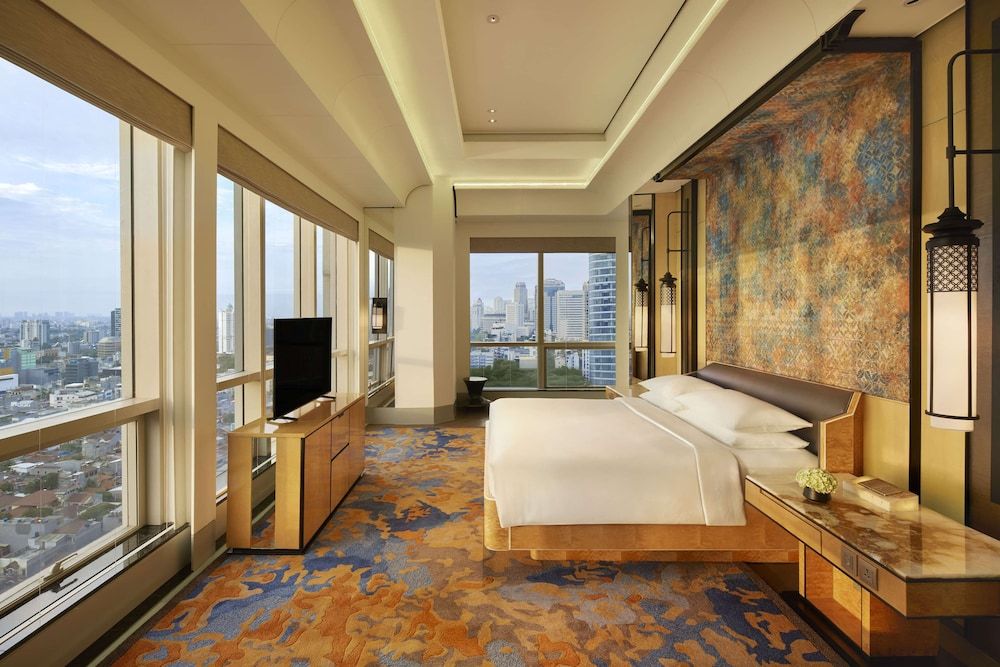 Suite, 1 King Bed, Club Lounge Access