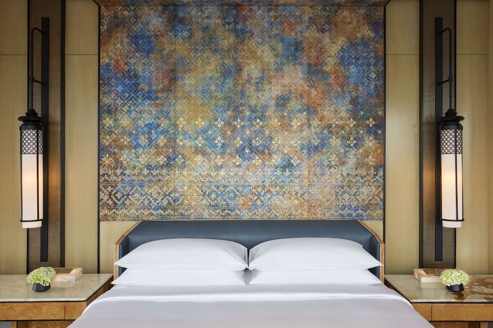 Suite, 1 King Bed, Club Lounge Access