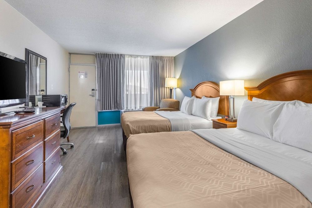 Econo Lodge Middlesboro Standard Room, 2 Double Beds, Smoking 3